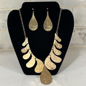 Super Cute Gold Plated Necklace and Earrings
